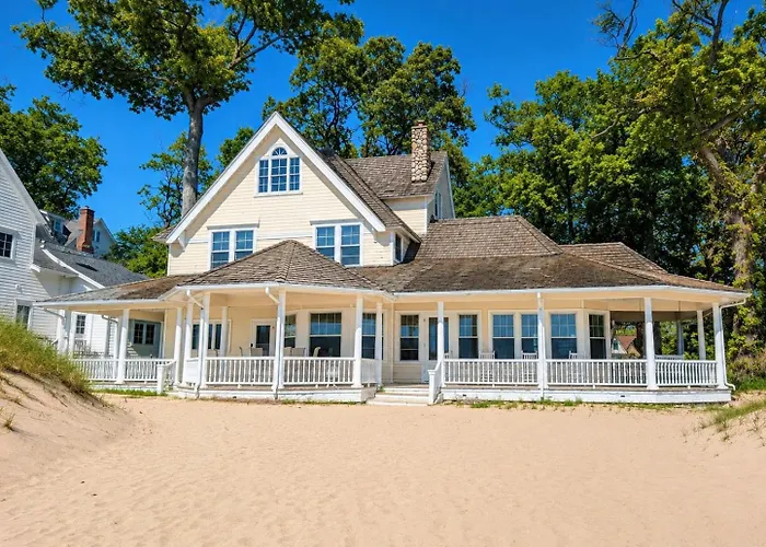 New! The Frankfort Beach House - Spectacular!